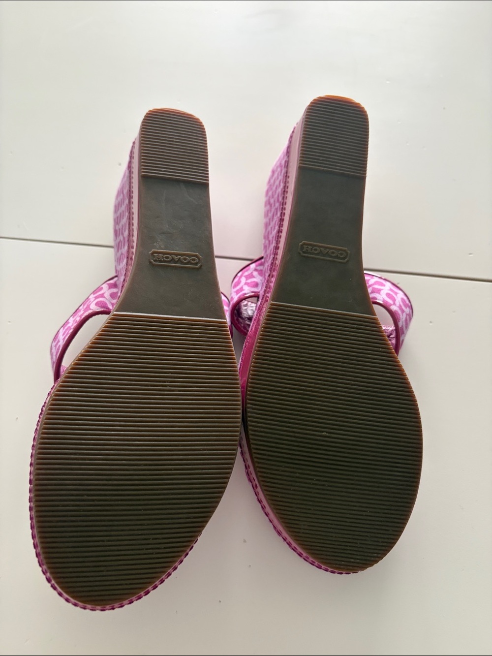 COACH Womens Pink Signature Wedge Flip Flop Sandals - Picture 3 of 5